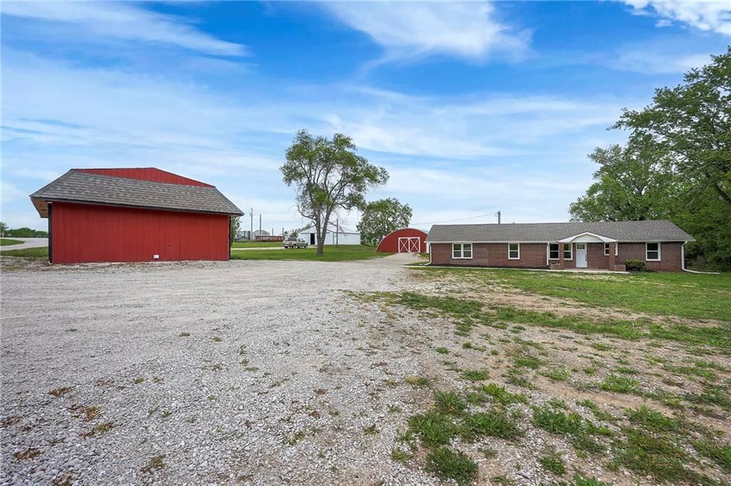 1129 NW US 50 Highway, Centerview