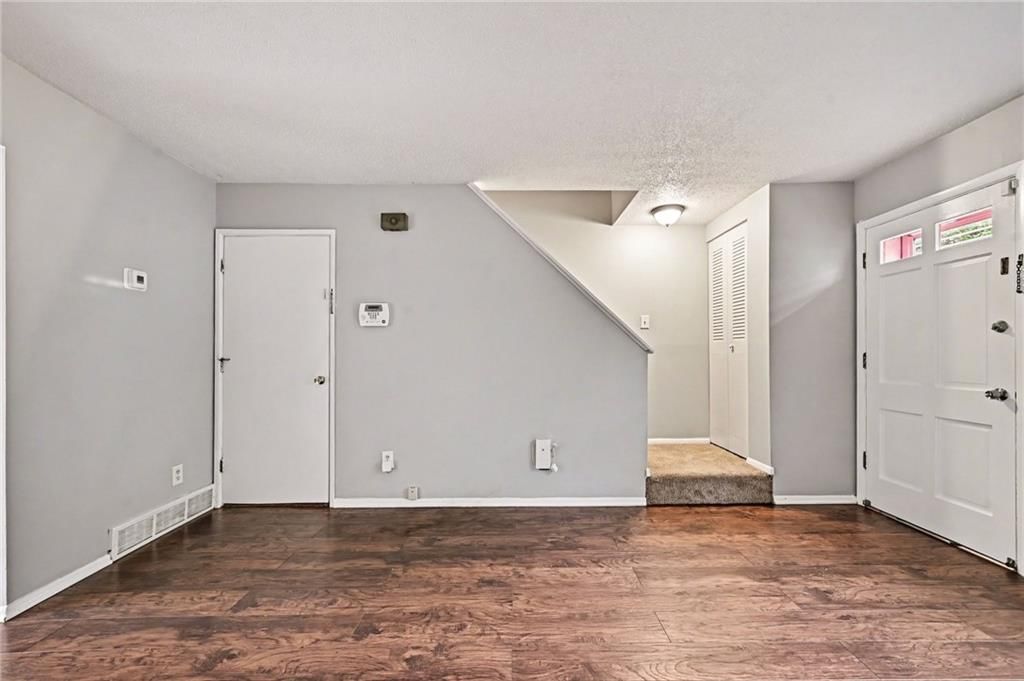Photo 11 of 28 - 8011 E 88th Street