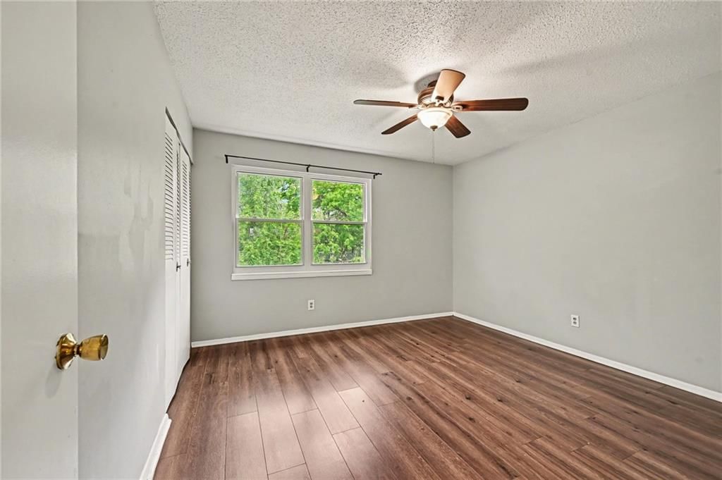 Photo 14 of 28 - 8011 E 88th Street