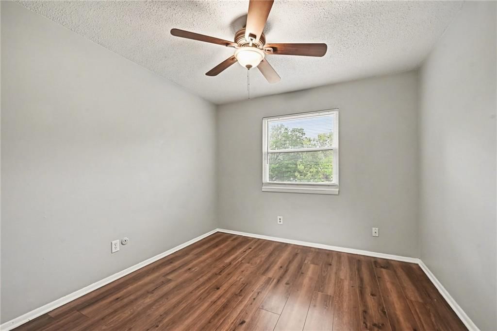Photo 15 of 28 - 8011 E 88th Street