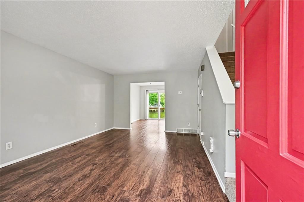 Photo 5 of 28 - 8011 E 88th Street