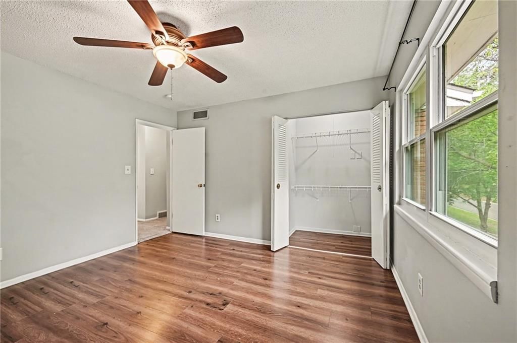 Photo 7 of 28 - 8011 E 88th Street