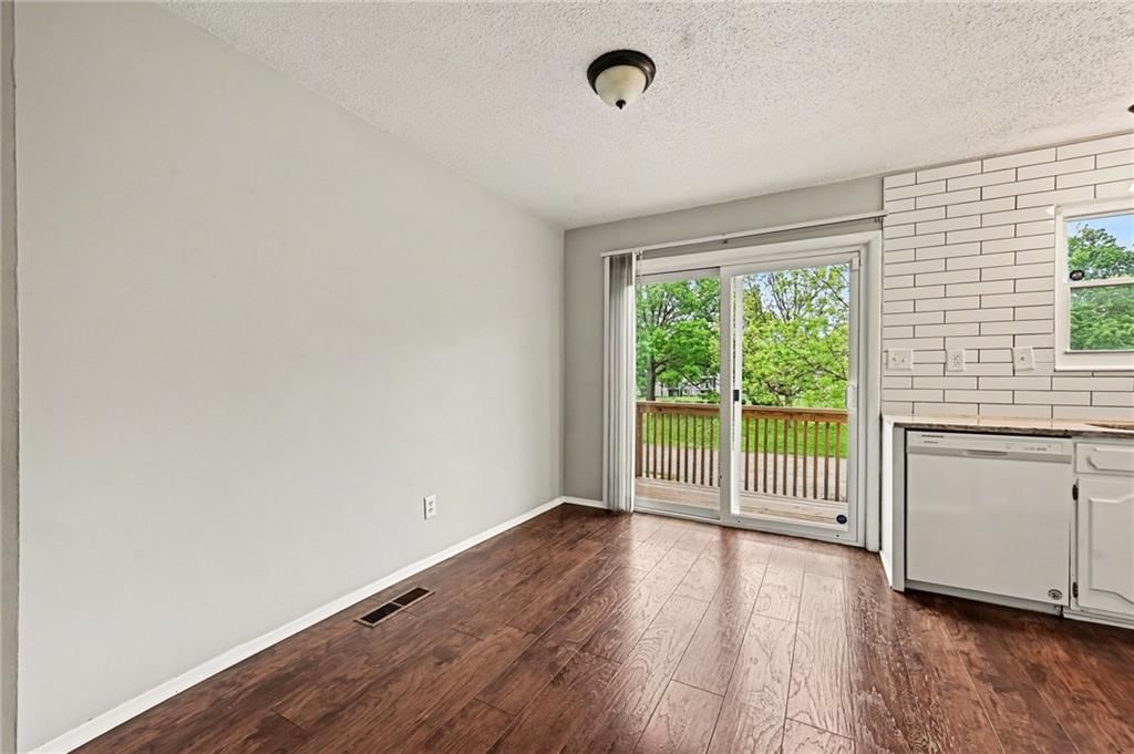 Photo 8 of 28 - 8011 E 88th Street