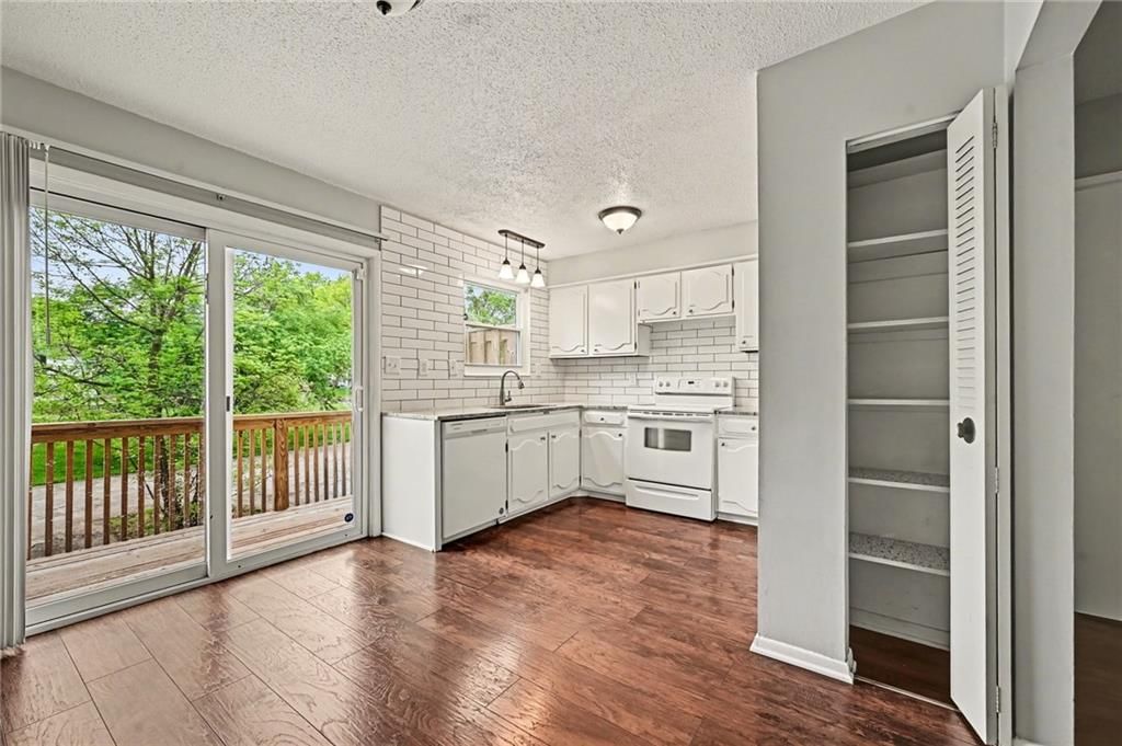 Photo 9 of 28 - 8011 E 88th Street