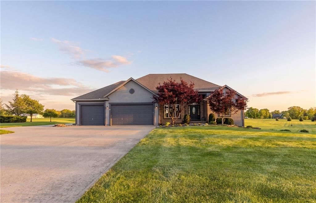 24503 E Woodland Circle, Lee's Summit