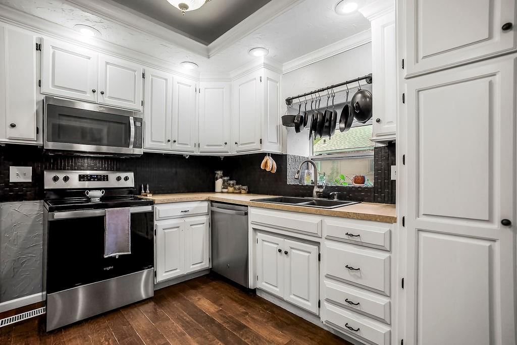 701 S Oak Street — photo 6