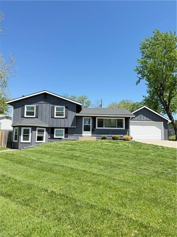 604 NW Carroll Drive, Lee's Summit, MO