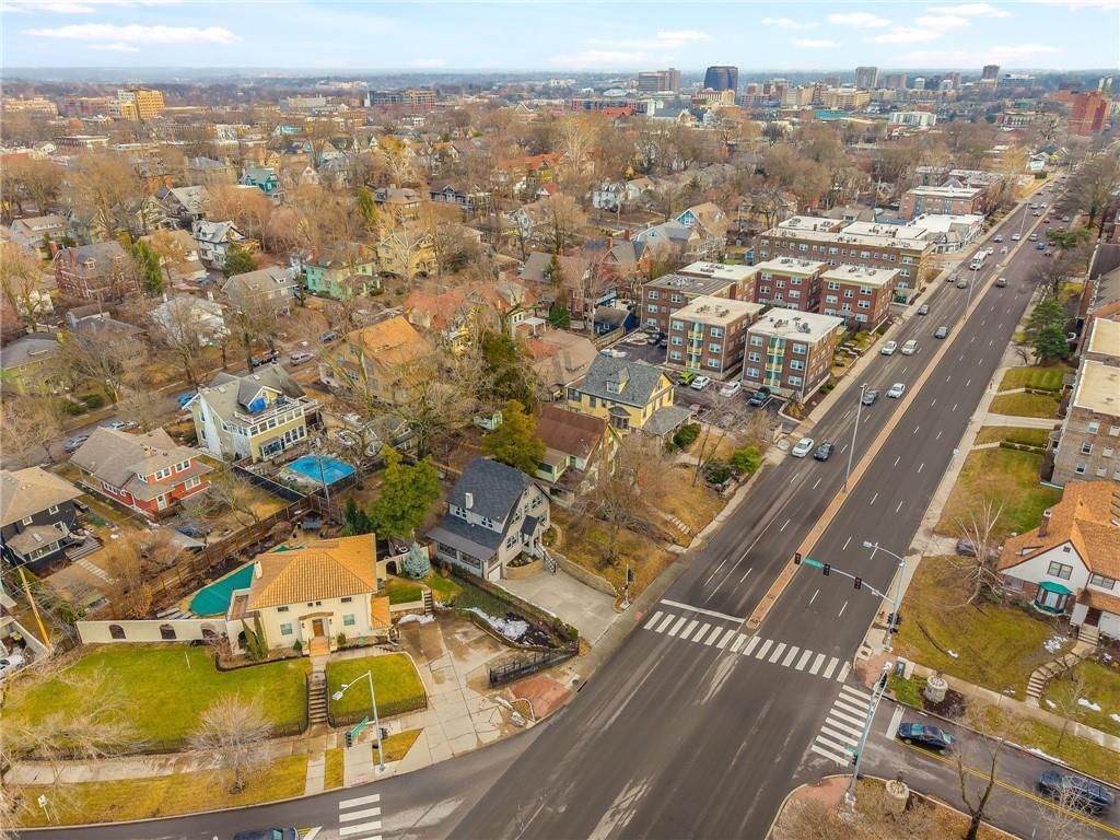 3651 Southwest Trafficway — photo 8