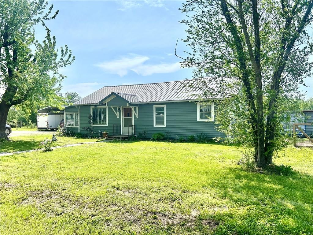 304 W Marvin Avenue — photo 1