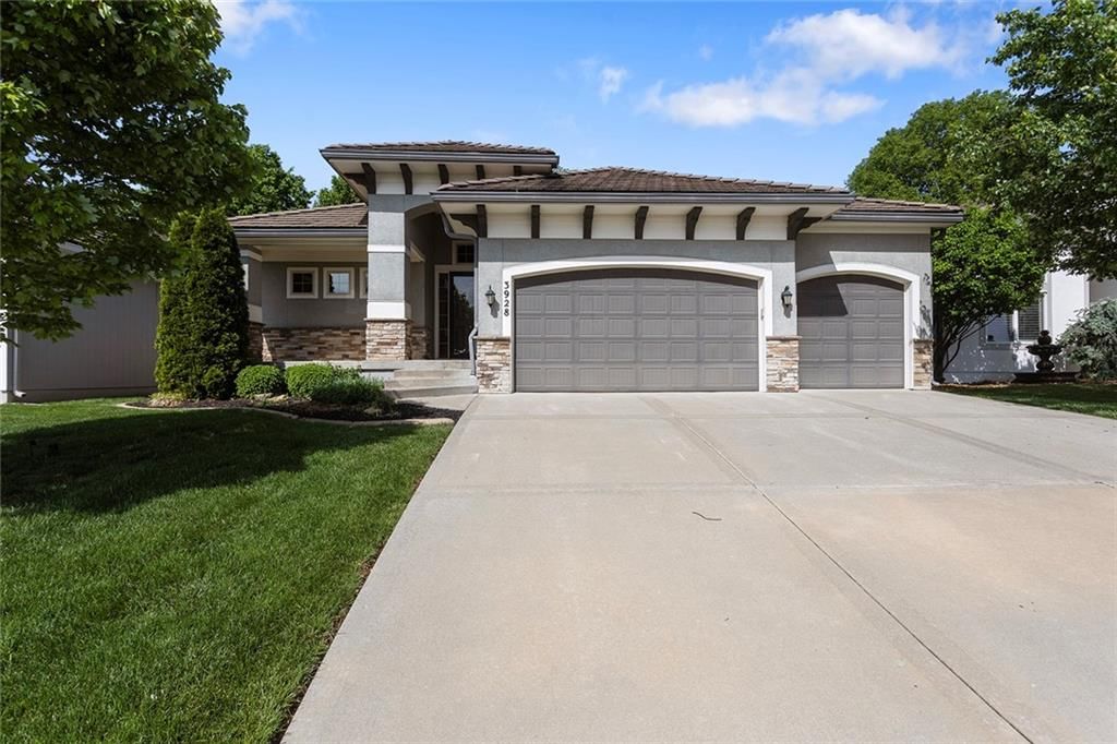 3928 NE INDEPENDENCE Avenue, Lee's Summit, MO
