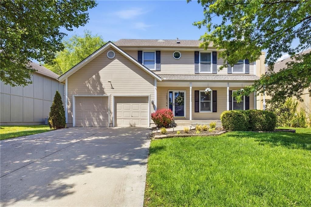 15516 Glenwood Avenue, Overland Park, KS