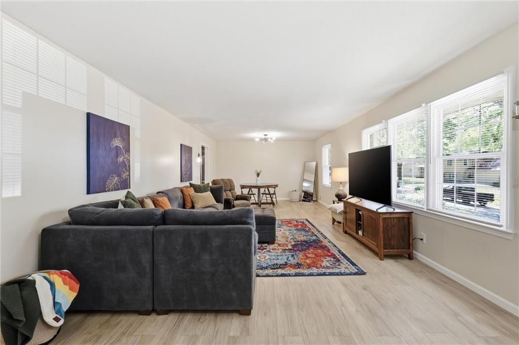 5037 N Michigan Avenue — photo 4