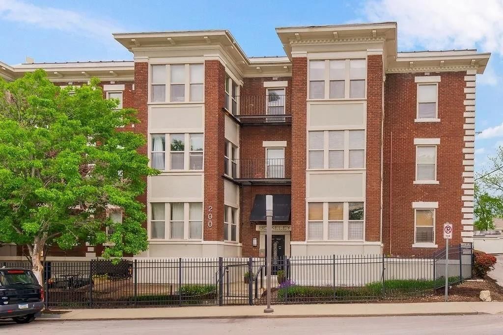 200 E 43rd Street, Kansas City, MO