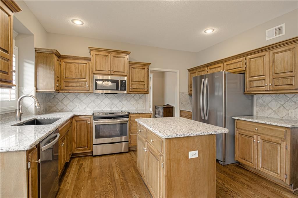 7226 W 144th Terrace — photo 8