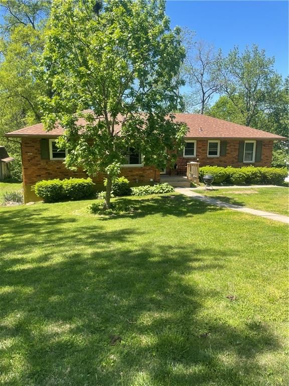 1212 Lake Road, Liberty, MO