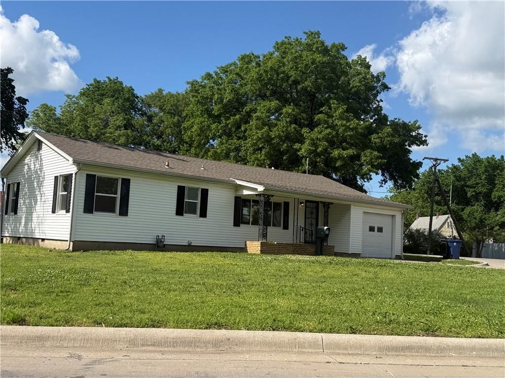 902 W 1st Street, Coffeyville