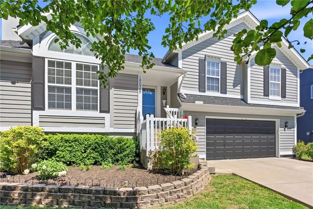 19026 W 163RD Place — photo 3