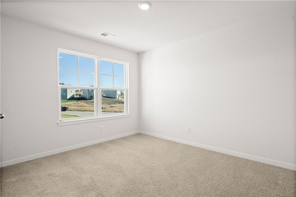 Photo 22 of 43 - 17813 Green Road, Gardner, KS 66030