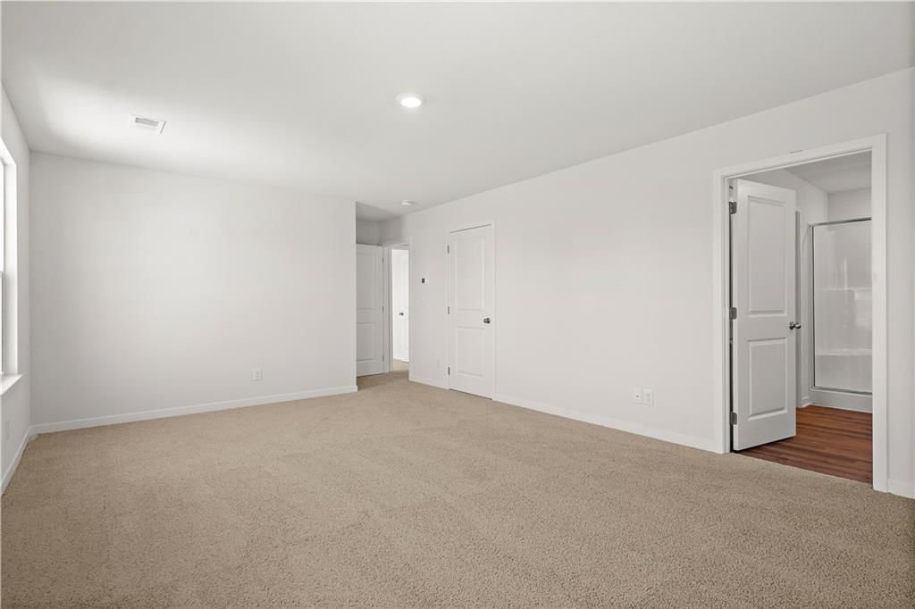 Photo 26 of 43 - 17813 Green Road, Gardner, KS 66030