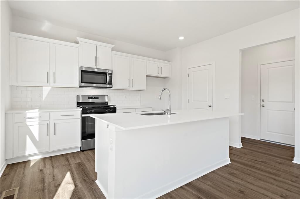 Photo 41 of 43 - 17813 Green Road, Gardner, KS 66030