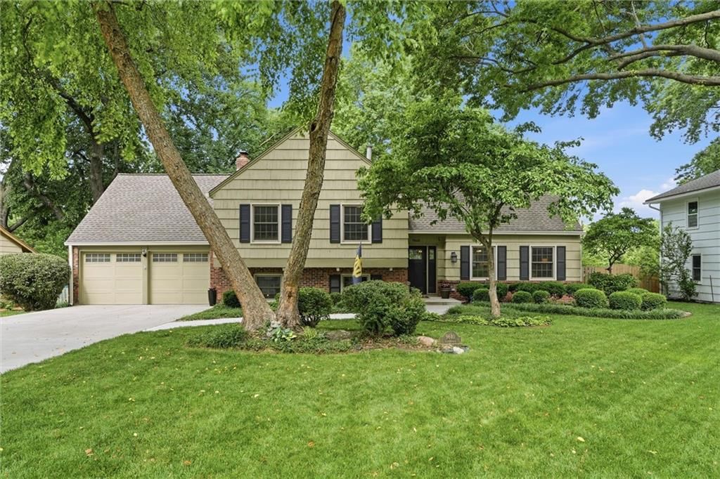 9640 Canterbury Street, Overland Park, KS