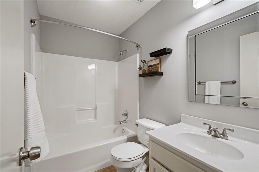 Photo 17 of 41 - 21505 W 50th Street
