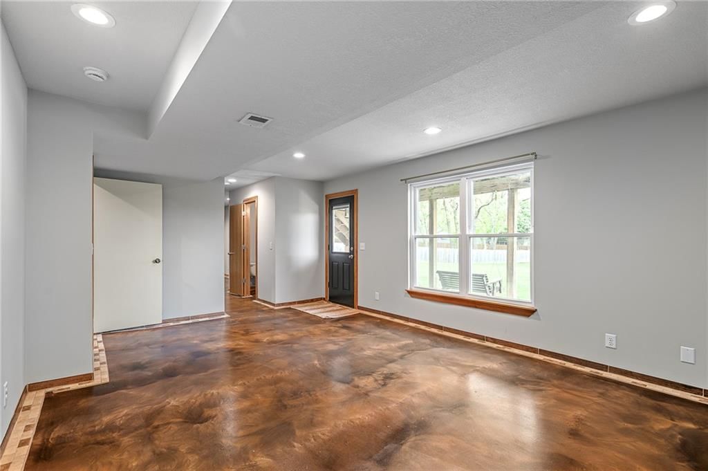 Photo 21 of 41 - 21505 W 50th Street