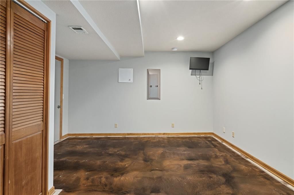 Photo 23 of 41 - 21505 W 50th Street
