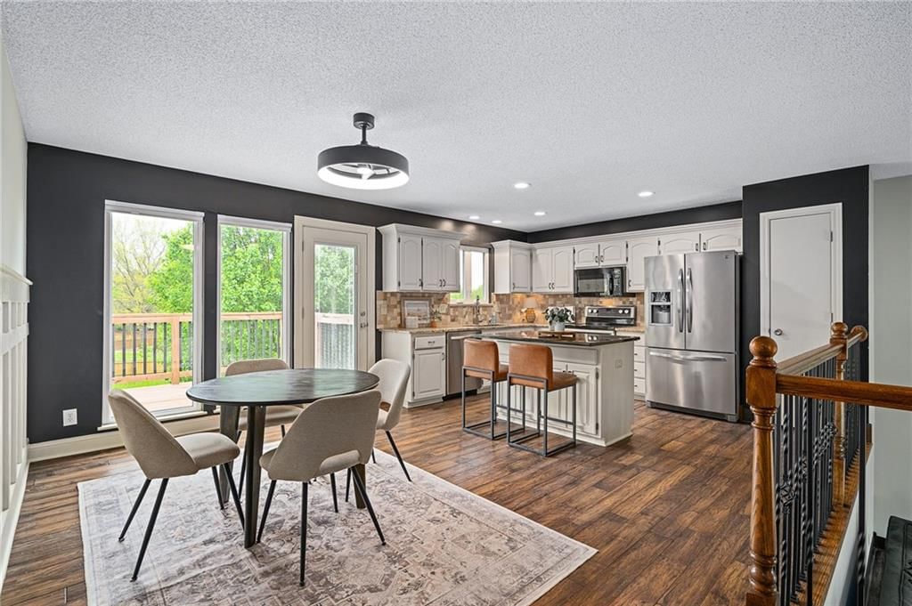 Photo 7 of 41 - 21505 W 50th Street