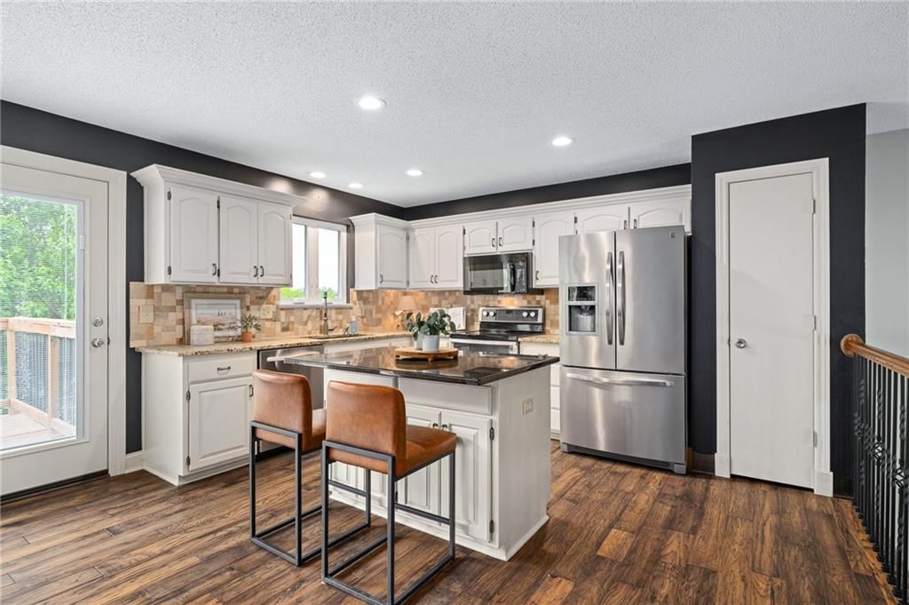Photo 8 of 41 - 21505 W 50th Street