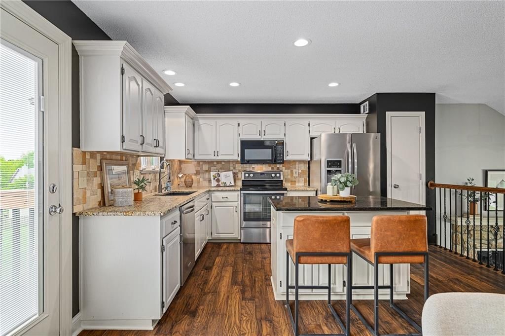 Photo 9 of 41 - 21505 W 50th Street