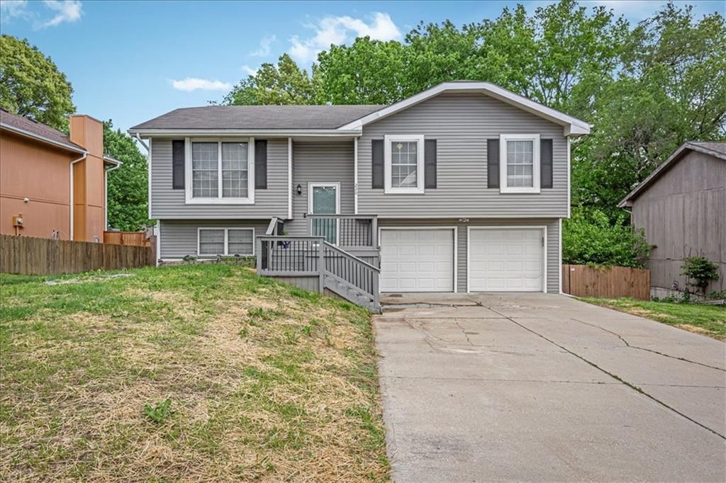 220 Debra Street, Lansing, KS