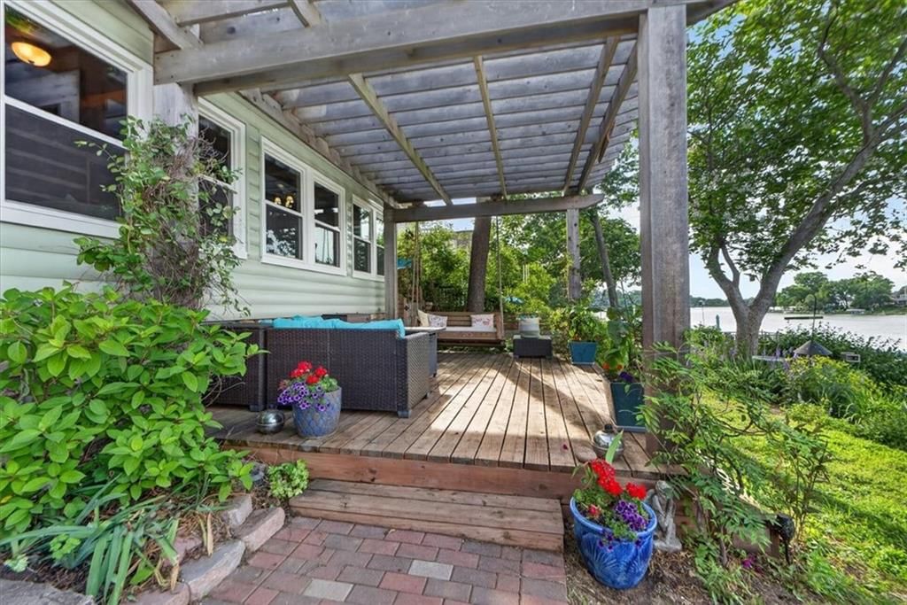 25 Beach Drive — photo 66