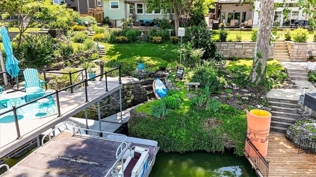 25 Beach Drive — photo 81