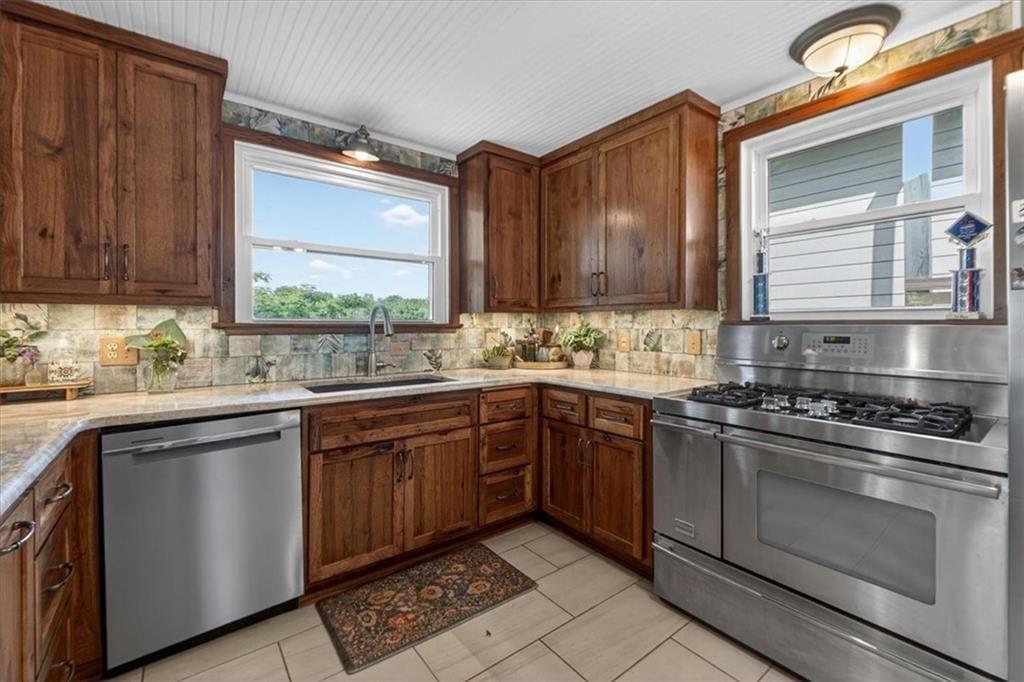 25 Beach Drive — photo 10