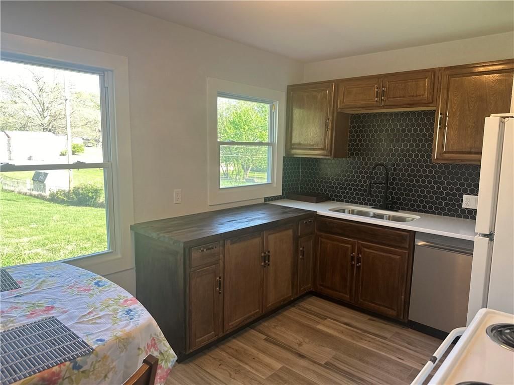 1311 S CRANE Street — photo 4