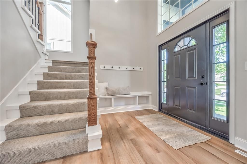 1172 WHITE OAK Lane — photo 3