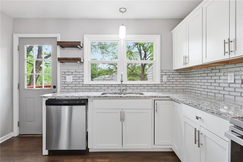 11306 E 49th Street — photo 3