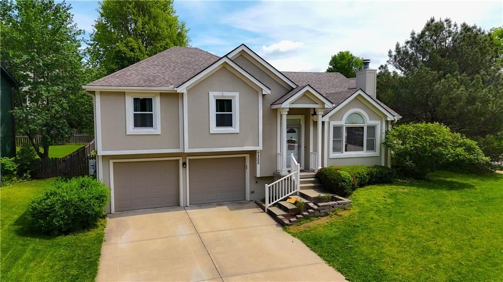 7305 N Richmond Avenue, Kansas City, MO
