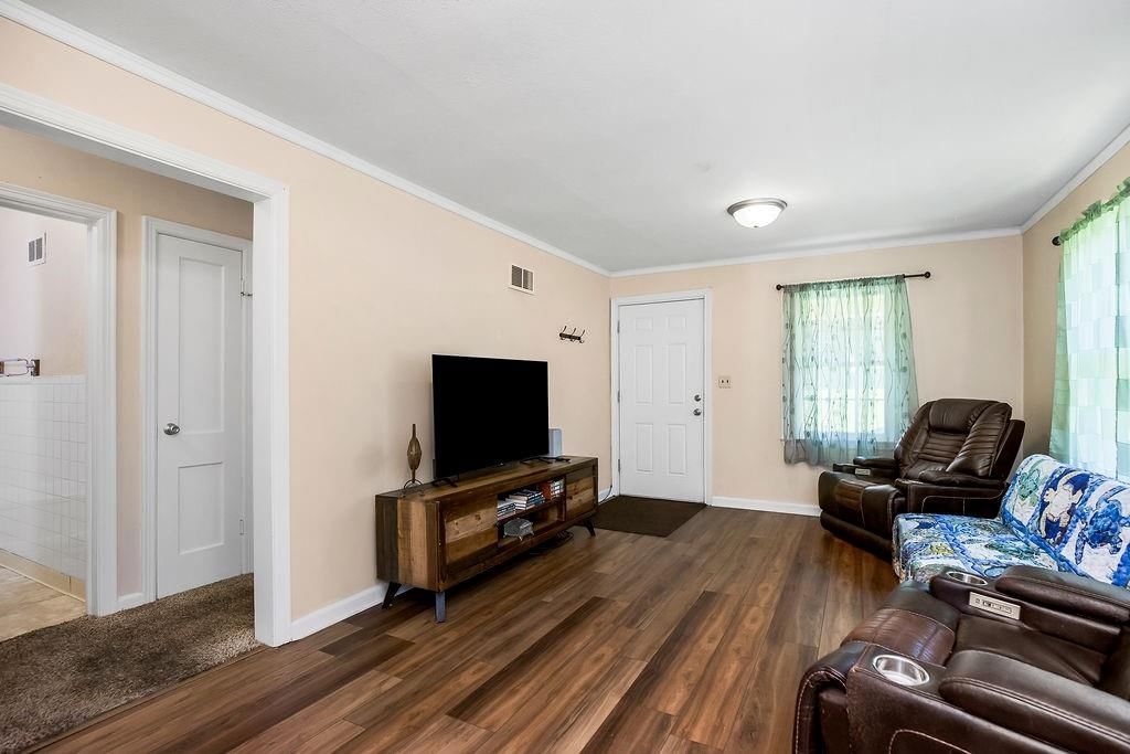 1540 N Noland Road — photo 4