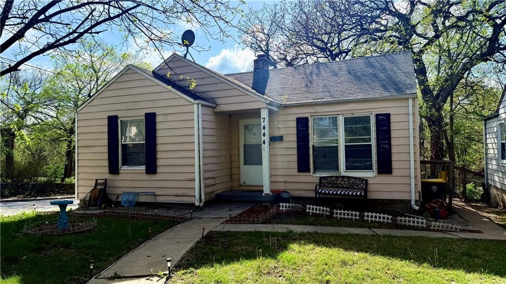 7444 Park Avenue, Kansas City, MO