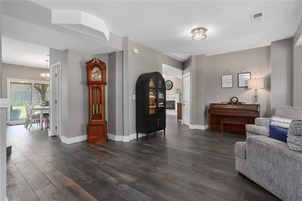 8120 NW Delta Drive — photo 3