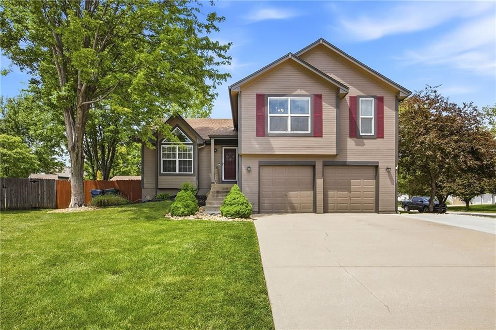 1039 N Logan Street, Olathe, KS