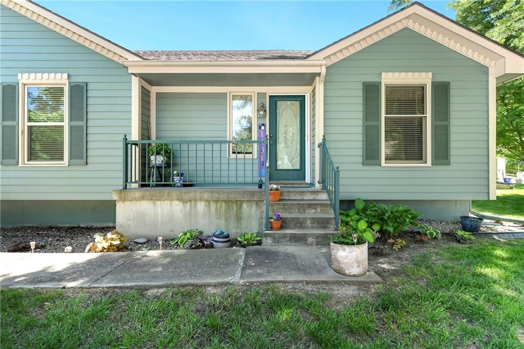 1401 NE Bronze Drive — photo 3
