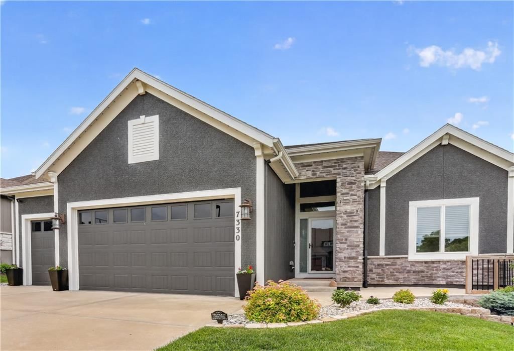 7330 NW Forest Lakes Drive, Parkville, MO