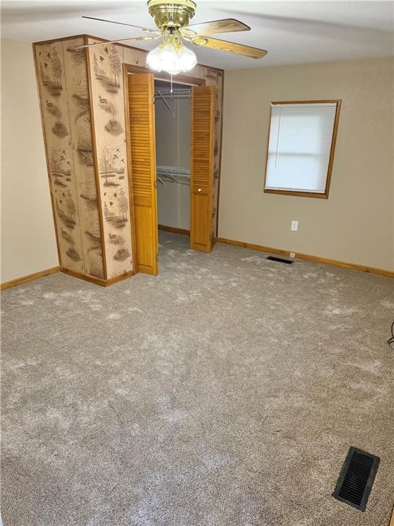 110 E Walnut Street — photo 8