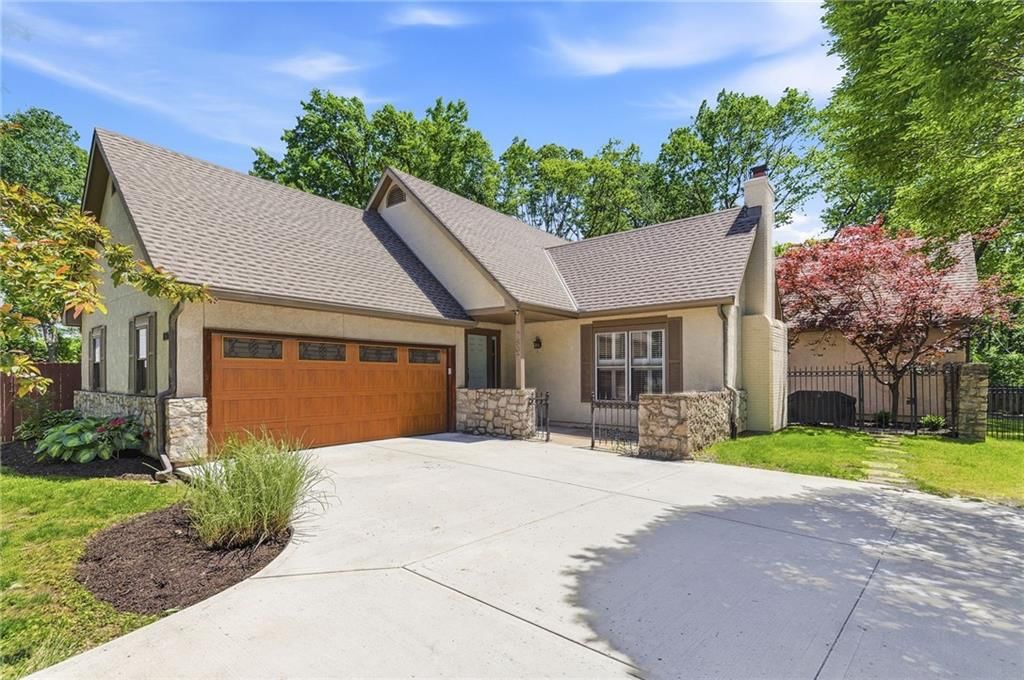 7507 El Monte Circle, Prairie Village, KS
