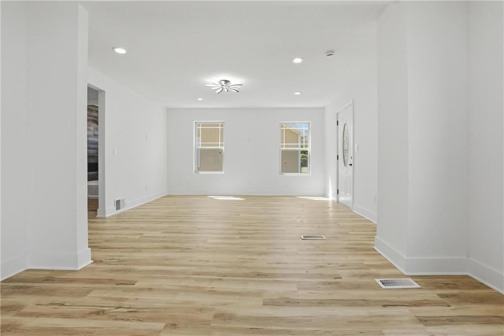 3305 Delavan Avenue — photo 17