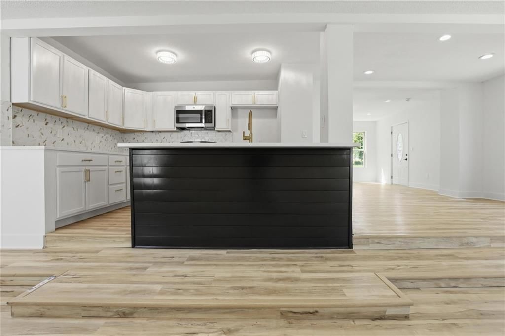3305 Delavan Avenue — photo 10