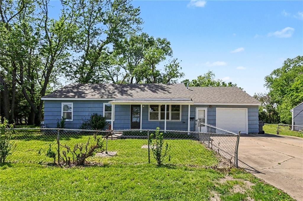1037 S Brockway Street, Olathe, KS